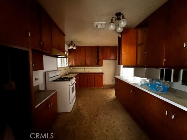 Image 8 of 10 For 14206 Friar Street
