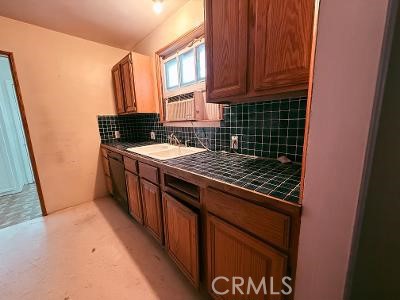 Detail Gallery Image 4 of 8 For 2010 Golden Ave, Long Beach,  CA 90806 - 2 Beds | 2 Baths