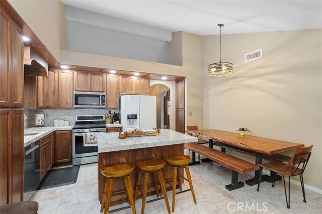 Detail Gallery Image 13 of 44 For 25047 Parkcrest Dr, Murrieta,  CA 92562 - 3 Beds | 2 Baths