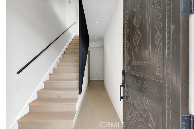 Detail Gallery Image 4 of 32 For 12131 Palms Bld, Los Angeles,  CA 90066 - 4 Beds | 3 Baths