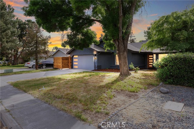 1967 N Ventura Avenue, Farmersville CA: https://media.crmls.org/medias/ed75fdc1-03ba-4fa1-b42d-90ddba7a2c29.jpg