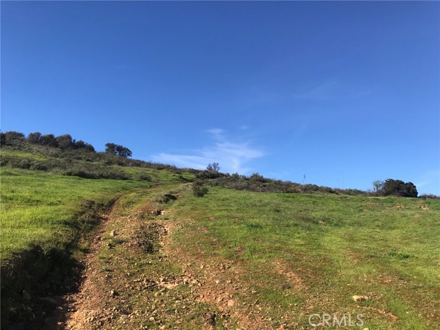 1 Skyline Drive, Thousand Oaks CA: https://media.crmls.org/medias/ed76a0b3-9276-4454-baee-8842200e171c.jpg