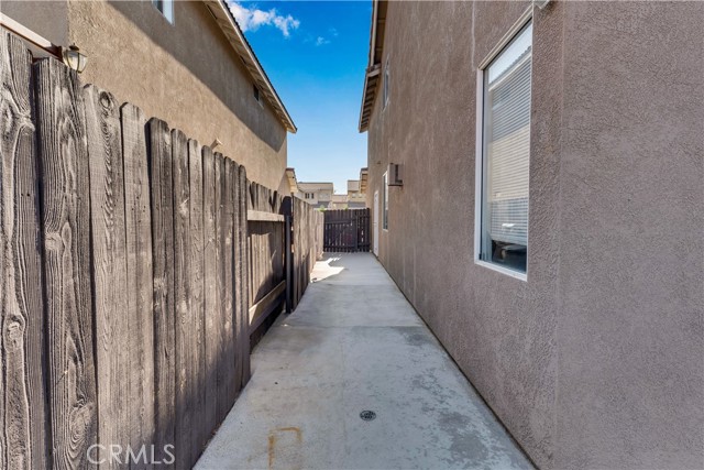 1335 Exeter Court, San Jacinto CA: https://media.crmls.org/medias/ed76b3bf-d91e-4693-a67d-2ed6a728c582.jpg