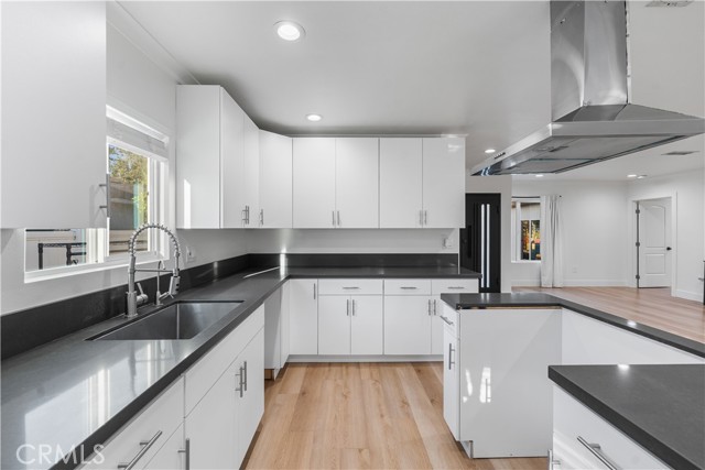 6653 Belmar Avenue, Reseda CA: https://media.crmls.org/medias/ed785104-59ef-461a-b6c1-c7ba1bd1f545.jpg