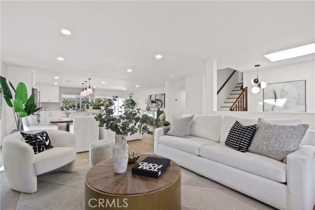 Detail Gallery Image 9 of 45 For 17805 Winterberry St, Fountain Valley,  CA 92708 - 6 Beds | 5/1 Baths
