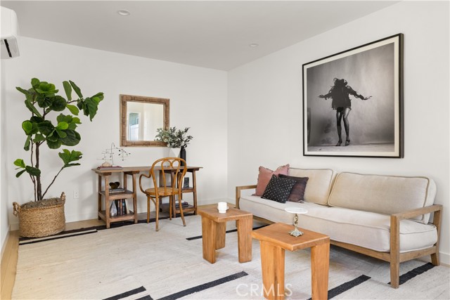 Detail Gallery Image 21 of 22 For 564 N Lucerne Bld, Los Angeles,  CA 90004 - 3 Beds | 2 Baths