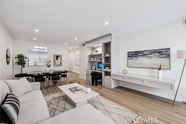Detail Gallery Image 1 of 36 For 450 San Vicente Bld #203,  Santa Monica,  CA 90402 - 2 Beds | 2 Baths