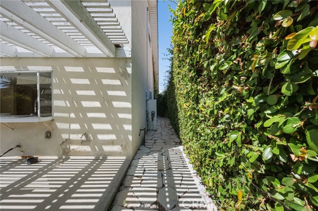 9882 Kings Canyon Drive, Huntington Beach CA: https://media.crmls.org/medias/ed78a938-f980-42b3-b2dc-85f103c55a51.jpg