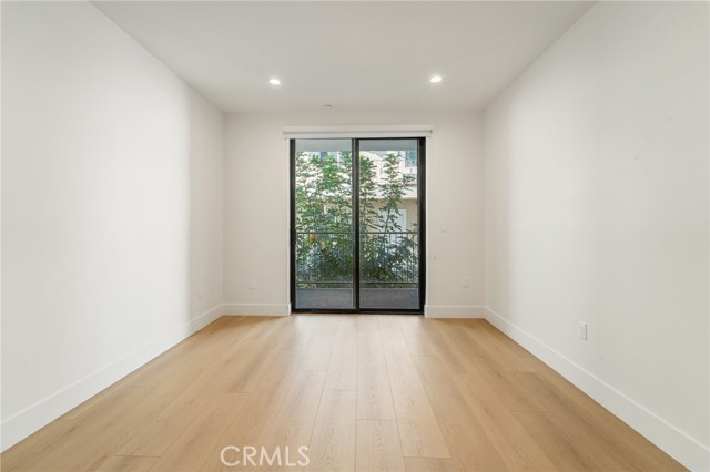 Detail Gallery Image 14 of 24 For 7510 Sepulveda Bld, Van Nuys,  CA 91405 - 3 Beds | 2 Baths