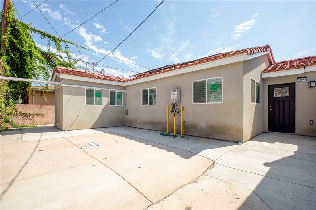1307 E Acacia — architectural residence