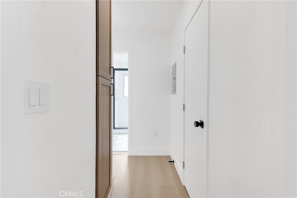 https://media.crmls.org/medias/ed7a3f4c-fdb2-4cec-b98a-5940b109d551.jpg?preset=X-Large