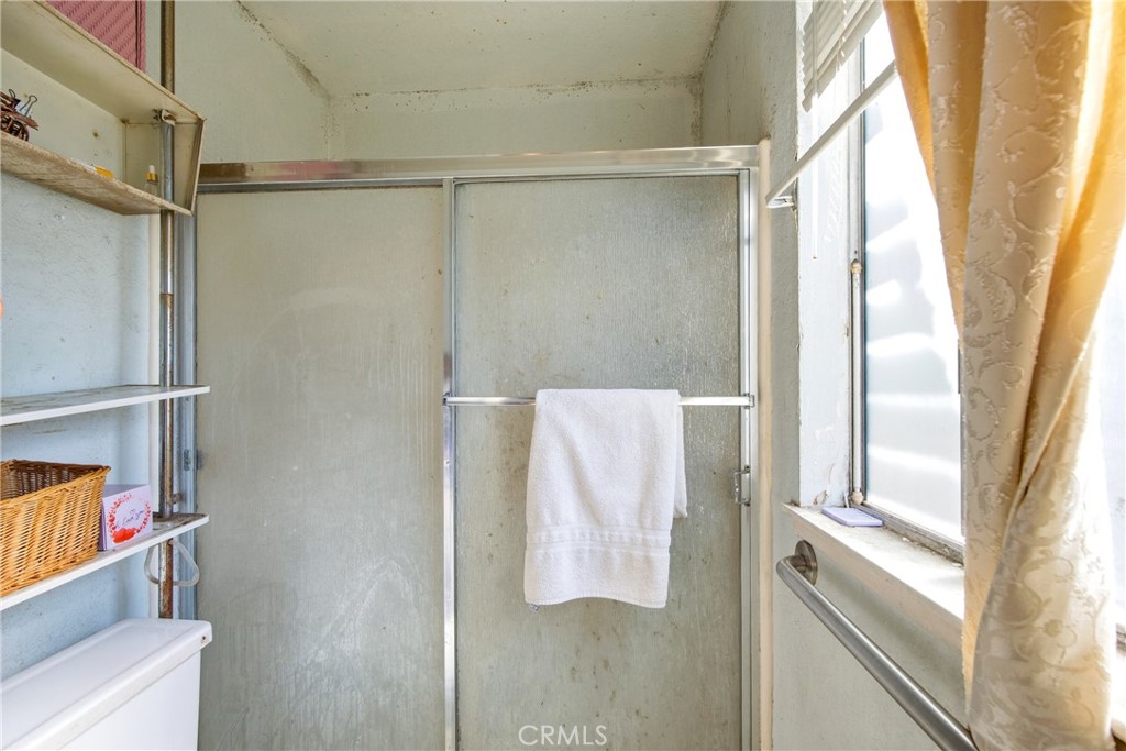 https://media.crmls.org/medias/ed7b2d18-e387-40ae-8a8d-2aa7ee1cfeac.jpg?preset=X-Large