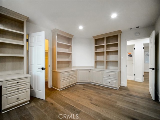 Detail Gallery Image 31 of 67 For 4732 Del Moreno Dr, Woodland Hills,  CA 91364 - 4 Beds | 3 Baths