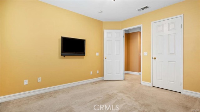 Image 43 of 65 For 13726 Kiwi Avenue