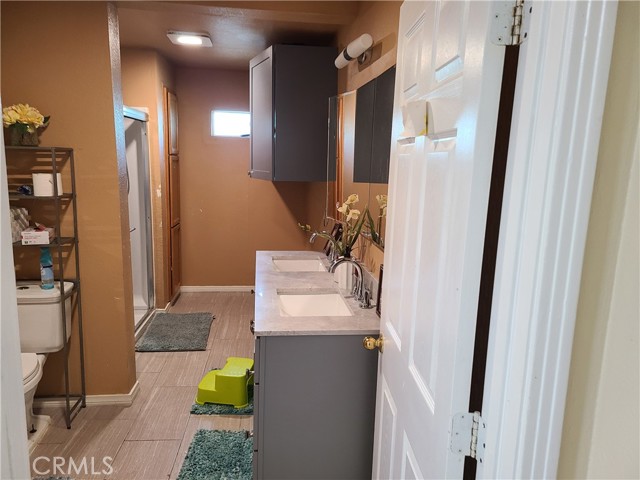 Detail Gallery Image 12 of 34 For 11685 Holmes, Jurupa Valley,  CA 91752 - 5 Beds | 2/1 Baths