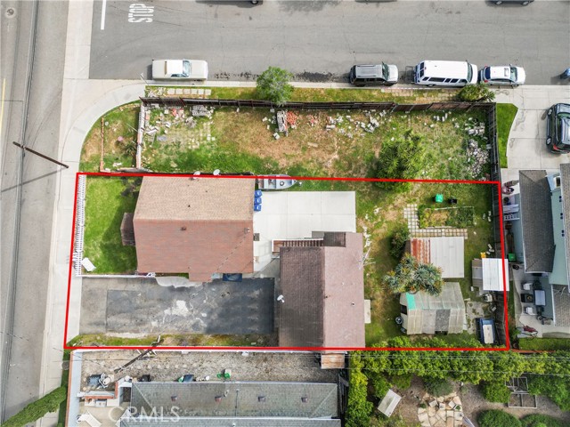 2110 Orange Avenue, Costa Mesa CA: https://media.crmls.org/medias/ed7dc0c2-cc14-4818-985b-4aef51b7c721.jpg