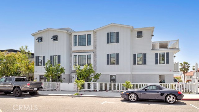 2545 Myrtle Avenue, Hermosa Beach, California 90254, 5 Bedrooms Bedrooms, ,5 BathroomsBathrooms,Residential,Sold,Myrtle,SB17078521