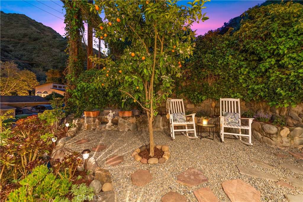 https://media.crmls.org/medias/ed7fc1fe-1314-455b-bac1-d08e370f3b7f.jpg?preset=X-Large