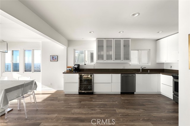 Detail Gallery Image 15 of 52 For 35661 Beach Rd, Dana Point,  CA 92624 - 4 Beds | 3/1 Baths