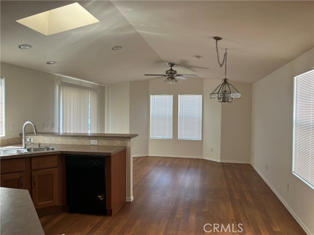 Detail Gallery Image 4 of 10 For 1741 Pomona Ave #42,  Costa Mesa,  CA 92627 - 1 Beds | 1 Baths