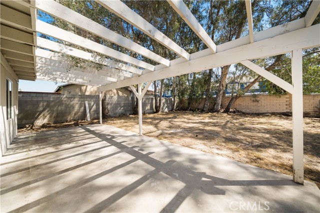 8139 N Maple Avenue, Rialto CA: https://media.crmls.org/medias/ed805190-b551-4dcd-ad86-6155233d222c.jpg
