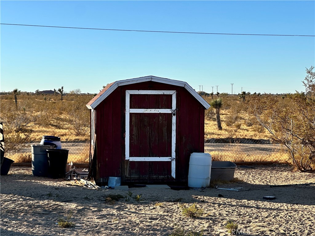 https://media.crmls.org/medias/ed8080c9-f25e-4ffc-9250-a606e49c2cd4.jpg?preset=X-Large