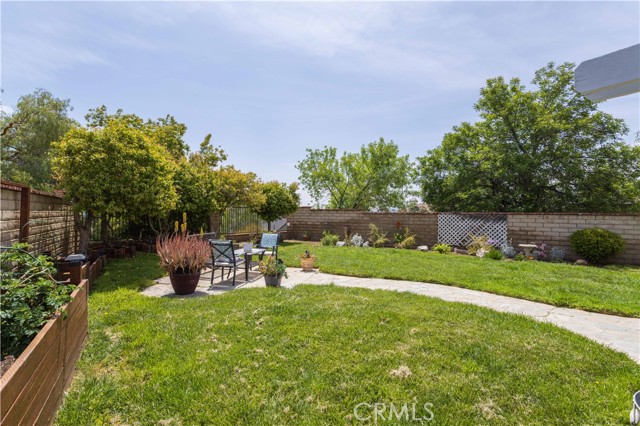 28138 Florence Lane, Canyon Country CA: https://media.crmls.org/medias/ed810f73-eea1-48c6-a049-98c6cb6d6cf7.jpg