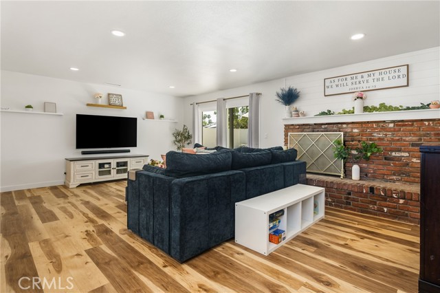 Detail Gallery Image 8 of 49 For 13381 Del Cerro Dr, Tustin,  CA 92780 - 5 Beds | 3 Baths