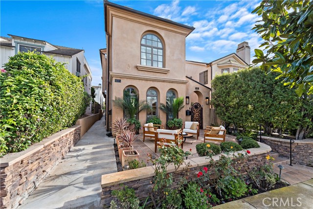Detail Gallery Image 2 of 34 For 432 Acacia Ave, Corona Del Mar,  CA 92625 - 3 Beds | 3/1 Baths