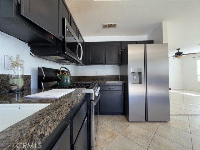 15036 Carrolton, Adelanto CA: https://media.crmls.org/medias/ed83c62a-0c33-4e34-9e9a-0887c5713762.jpg