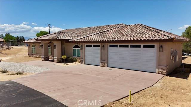 Detail Gallery Image 2 of 33 For 18255 Winnetka Rd, Apple Valley,  CA 92307 - 4 Beds | 3 Baths