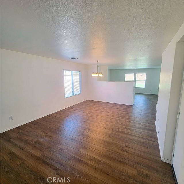 Detail Gallery Image 2 of 22 For 28551 Eagle St, Moreno Valley,  CA 92555 - 5 Beds | 3 Baths
