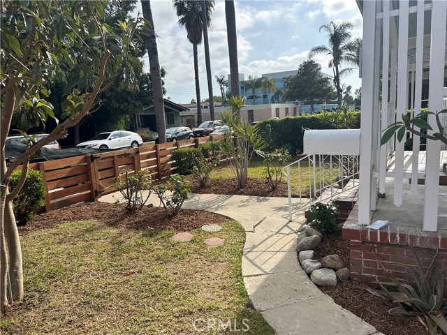 121 W 18th Street, Santa Ana CA: https://media.crmls.org/medias/ed858737-464e-42ad-9f10-f4bebb16832b.jpg