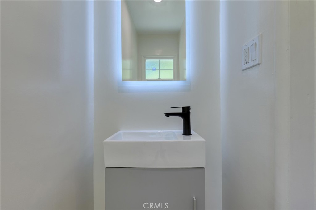 https://media.crmls.org/medias/ed870736-8c36-42ce-aeac-a5568b3b892b.jpg?preset=X-Large