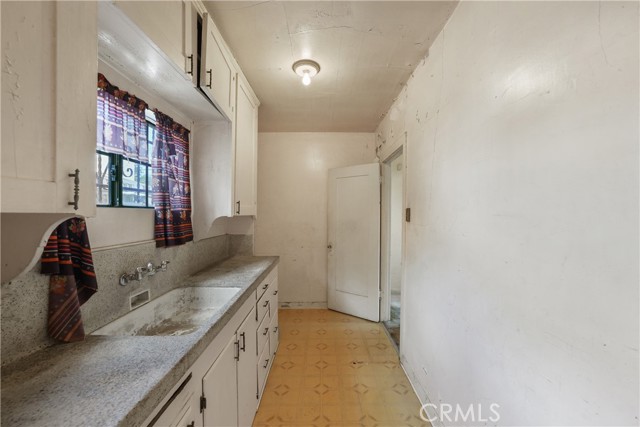 3825 Liberty Boulevard, South Gate CA: https://media.crmls.org/medias/ed8717ec-d169-4434-b5ea-87eb39371b88.jpg