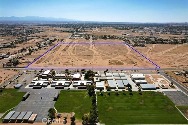 33 Mesquite Road, Apple Valley CA: https://media.crmls.org/medias/ed87b2c4-2a56-47a2-a682-0674b35937c6.jpg