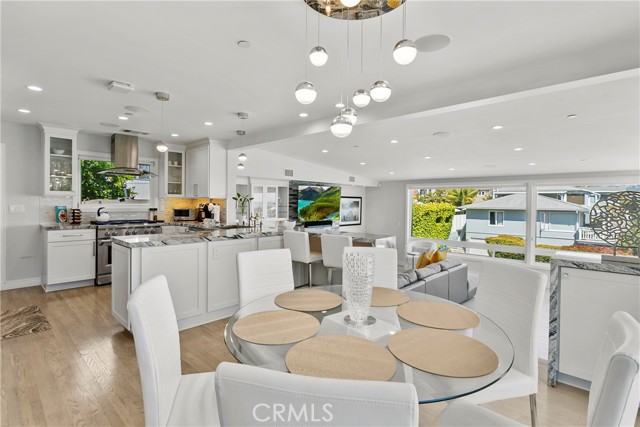 166 Fairview Street, Laguna Beach CA: https://media.crmls.org/medias/ed87fb87-47ed-4a29-bd03-51389cb934c7.jpg