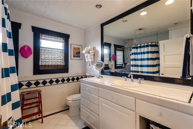 Detail Gallery Image 32 of 39 For 220 29th St, Hermosa Beach,  CA 90254 - 4 Beds | 2 Baths