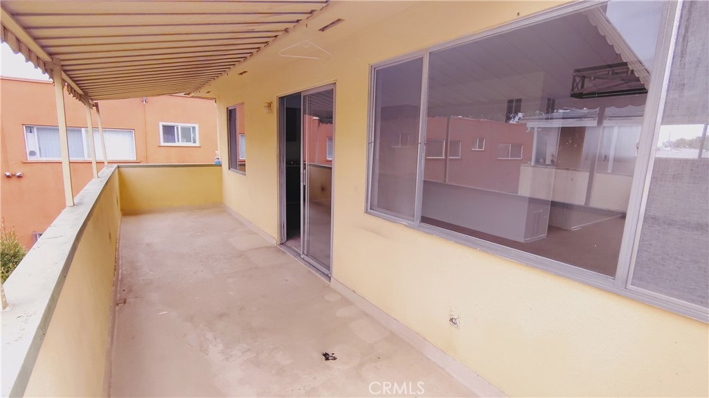 https://media.crmls.org/medias/ed88d7ec-861f-4a51-812b-c55fb7b7b674.jpg?preset=X-Large