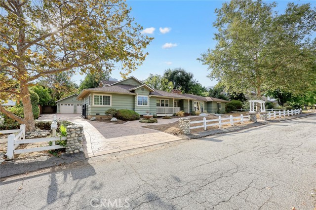 Detail Gallery Image 3 of 18 For 145 Monte Vista Ln, Sierra Madre,  CA 91024 - 5 Beds | 3/1 Baths