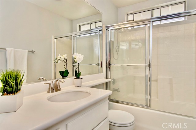 15 Sydney Court, Aliso Viejo CA: https://media.crmls.org/medias/ed89818d-0648-47c2-9613-3a28d25c7143.jpg