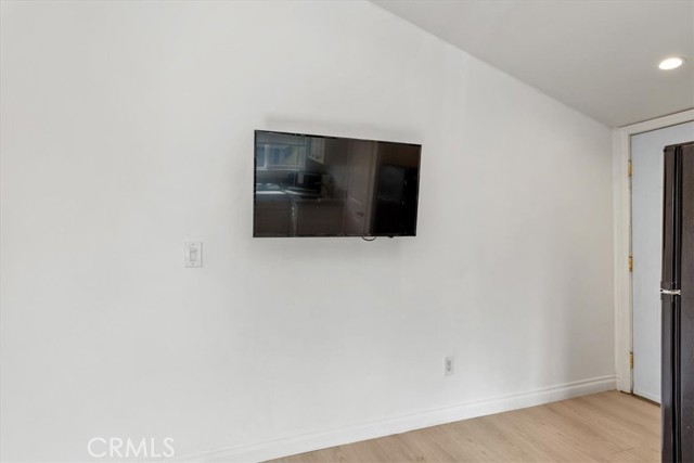 Detail Gallery Image 6 of 13 For 5718 Comanche Ave, Woodland Hills,  CA 91367 - 0 Beds | 1 Baths