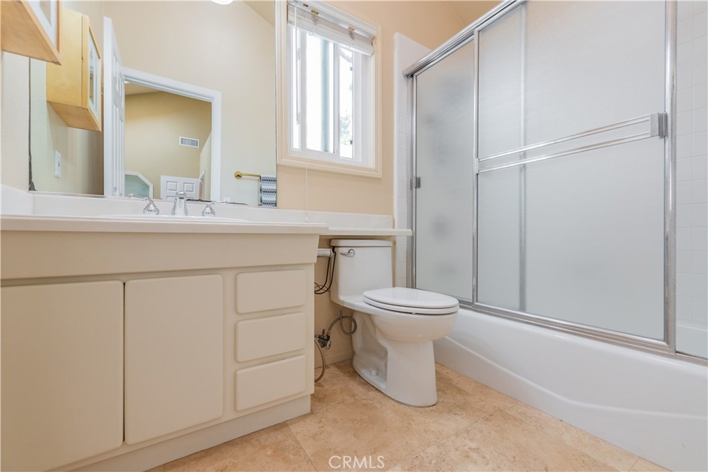 https://media.crmls.org/medias/ed8a74ed-3edf-4cc9-a718-6d1bcdf245c6.jpg?preset=X-Large