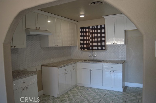 Detail Gallery Image 14 of 18 For 315 S Hayes St, Bakersfield,  CA 93307 - 3 Beds | 2 Baths