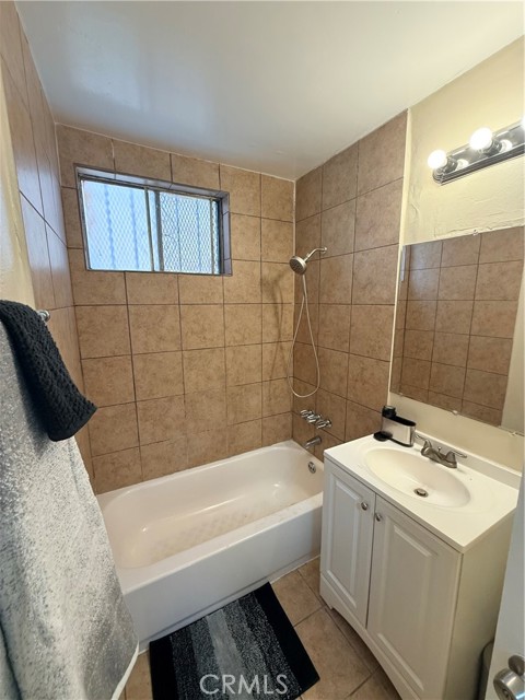 Detail Gallery Image 18 of 21 For 426 E 79th St #1,  –,  CA 90003 - 2 Beds | 1 Baths