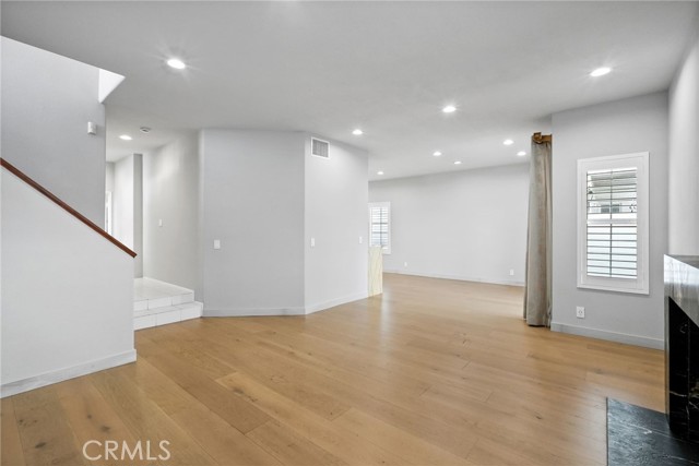 18328 Keswick Street photo 9