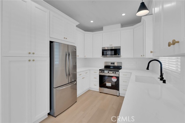 617 E Walnut Avenue, Monrovia CA: https://media.crmls.org/medias/ed8c97fe-c6c2-44bc-9c42-6177fec6ea99.jpg