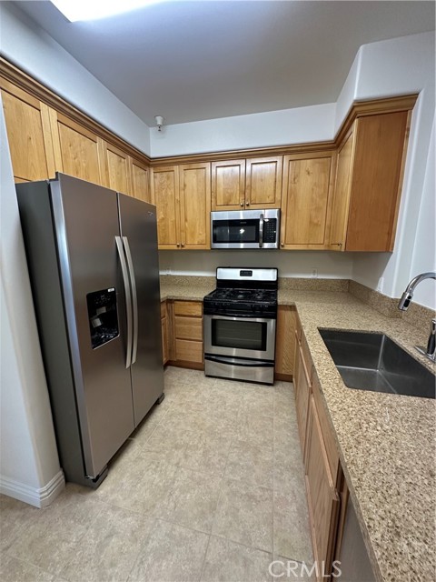 Detail Gallery Image 14 of 25 For 12916 Moorpark St #201,  Studio City,  CA 91406 - 3 Beds | 2 Baths