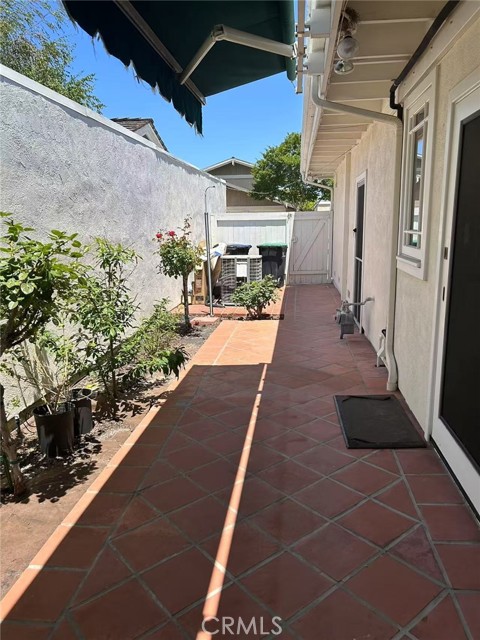 5072 Berean Lane, Irvine CA: https://media.crmls.org/medias/ed8e461b-3cbc-487e-b3c9-bb9ad167a899.jpg
