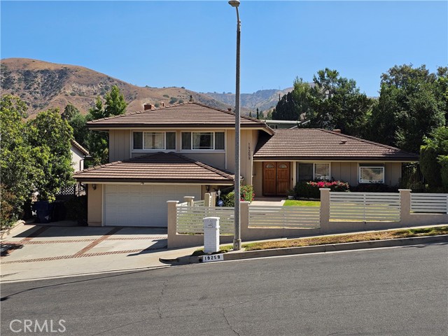 19259 Braemore Road, Porter Ranch CA: https://media.crmls.org/medias/ed8e4a0d-2035-485f-853c-85012648b276.jpg